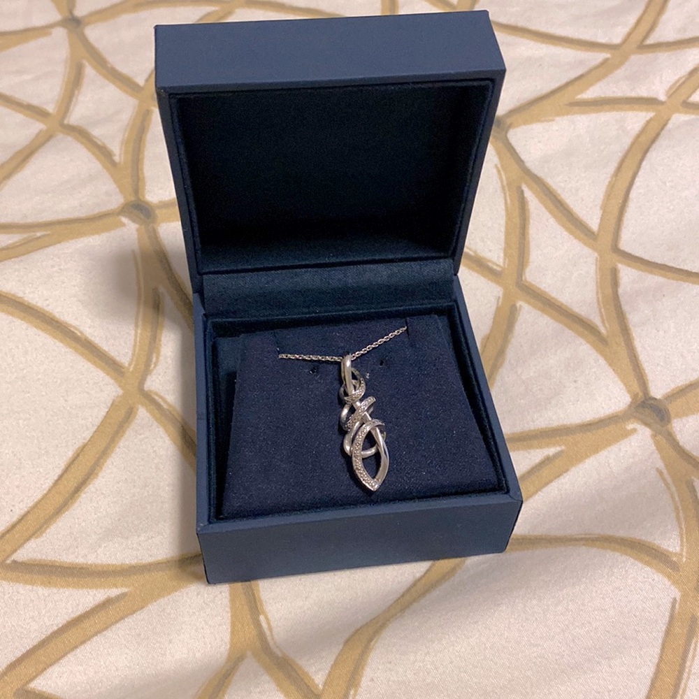 Silver pendant and chain